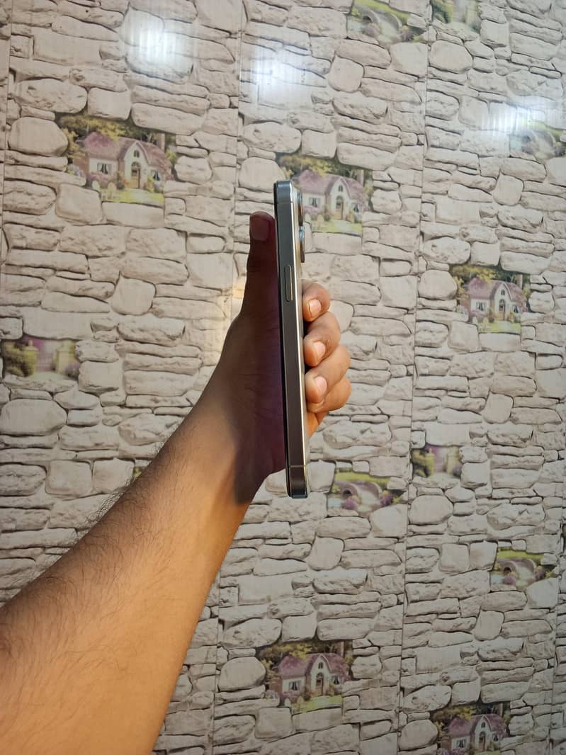 Apple iPhone 15 Pro Max 5