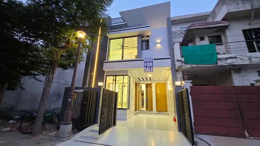 Exclusive Luxury House For Sale At Hot Location Near To Park Near To Lake City Mall