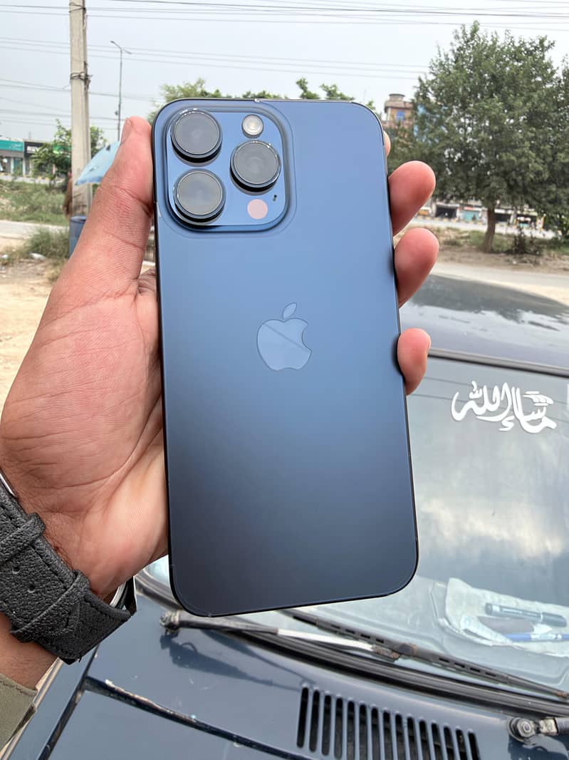 Apple iPhone 15 Pro Max 0