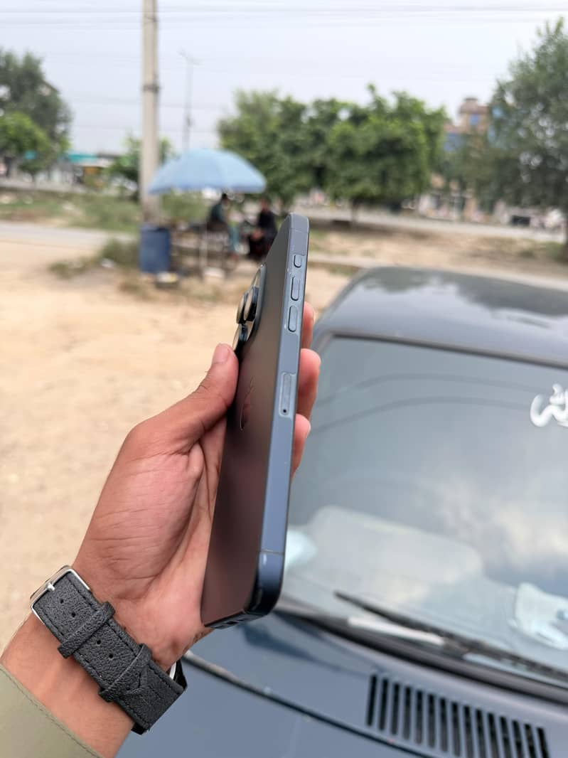 Apple iPhone 15 Pro Max 2