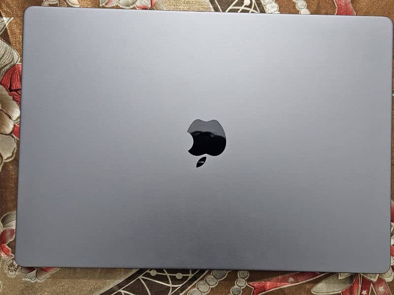 Apple MacBook Pro M2 1