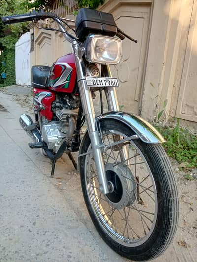 cg 125 2023 model available for sale.