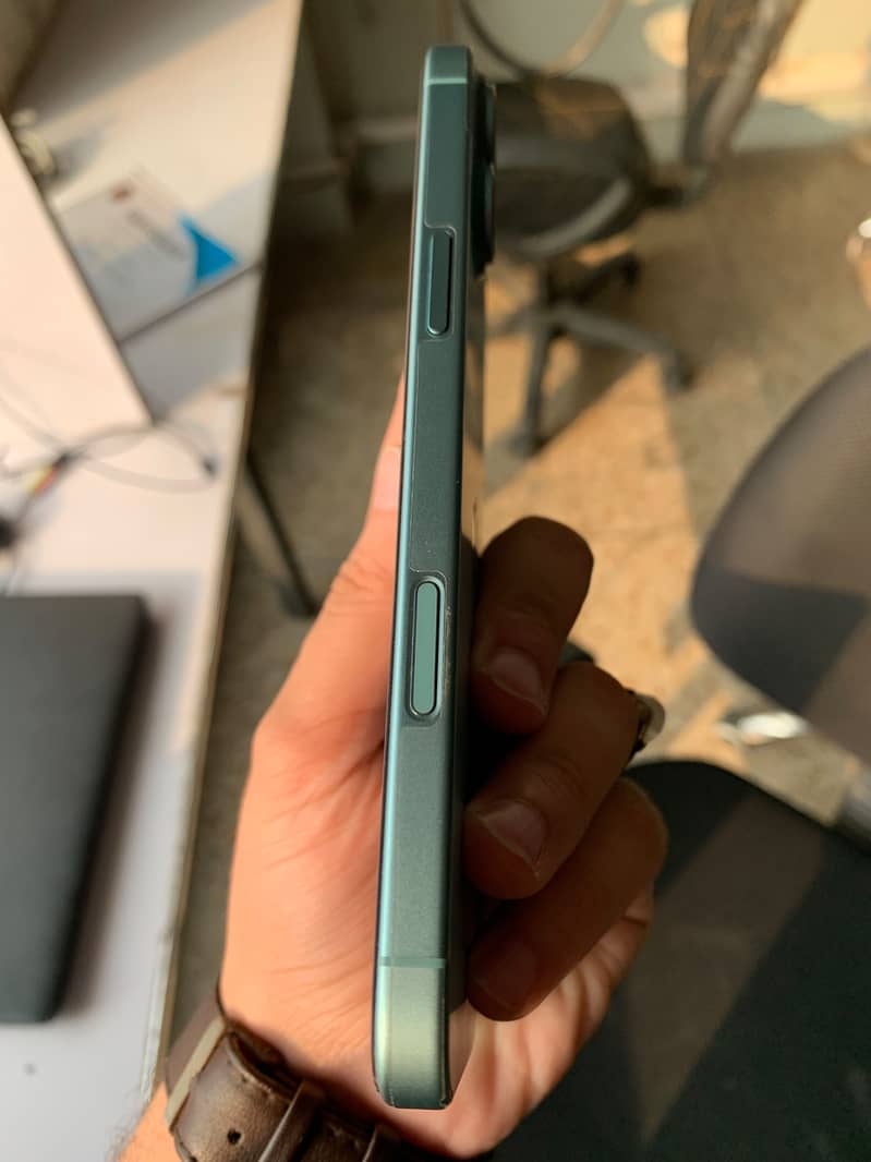 Apple iPhone 16 Plus 1