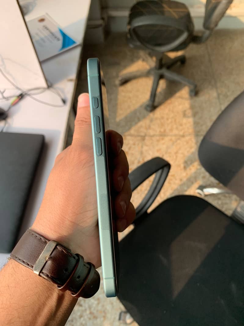 Apple iPhone 16 Plus 2