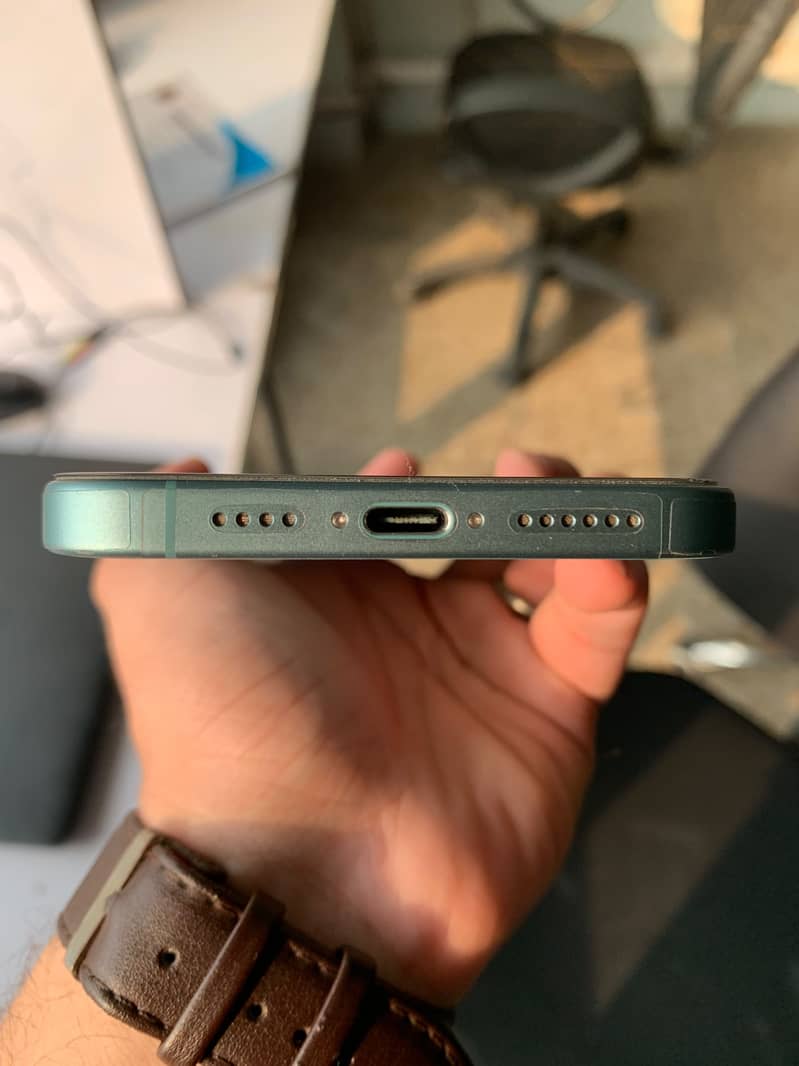 Apple iPhone 16 Plus 4