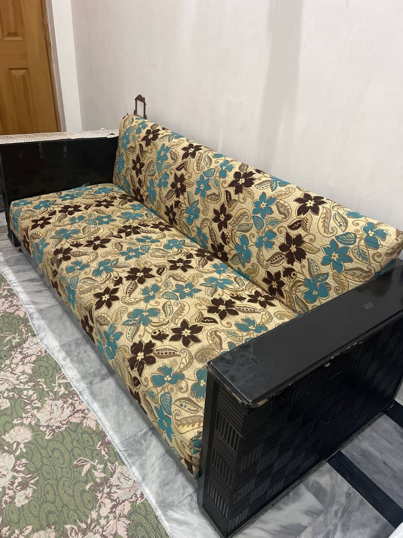 1. sofa 5 seater + 2. Single sofa 1