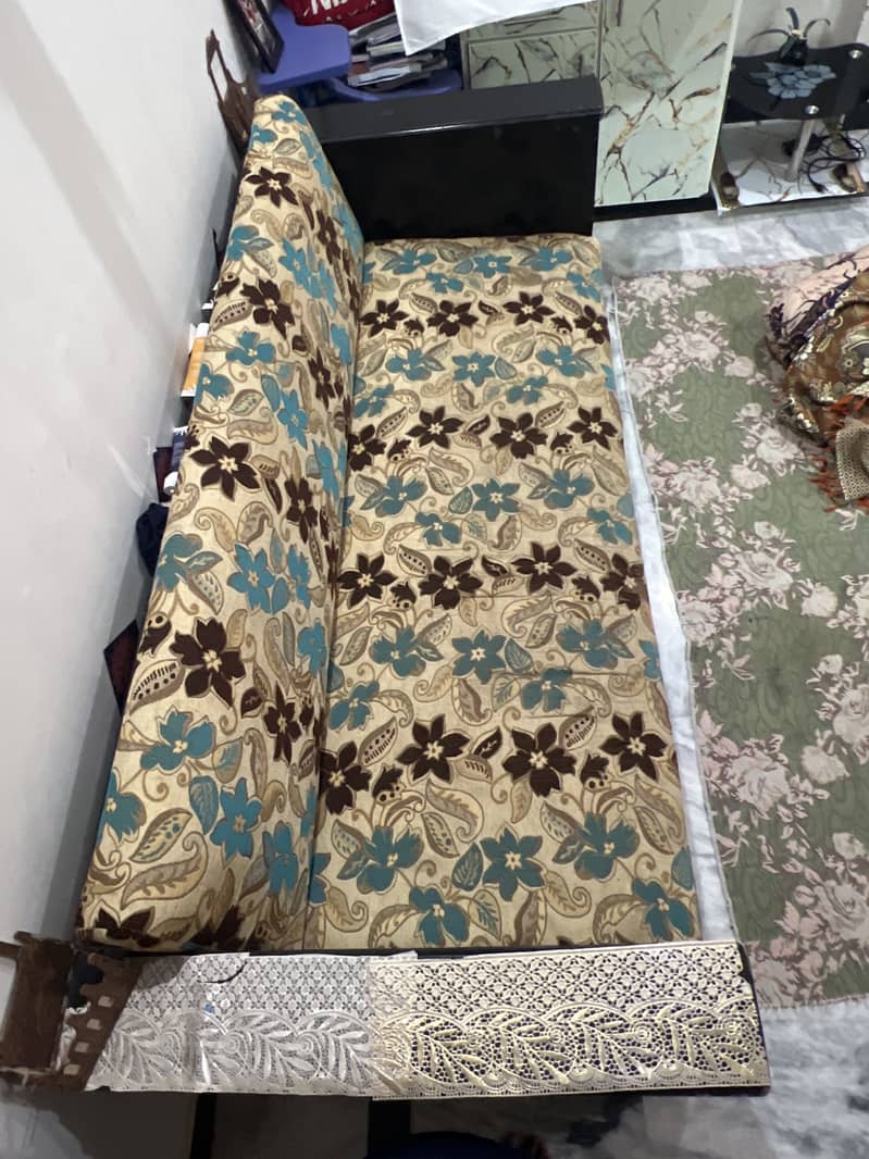 1. sofa 5 seater + 2. Single sofa 2