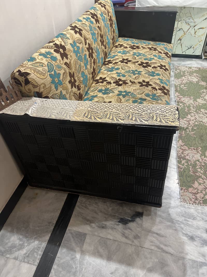 1. sofa 5 seater + 2. Single sofa 3
