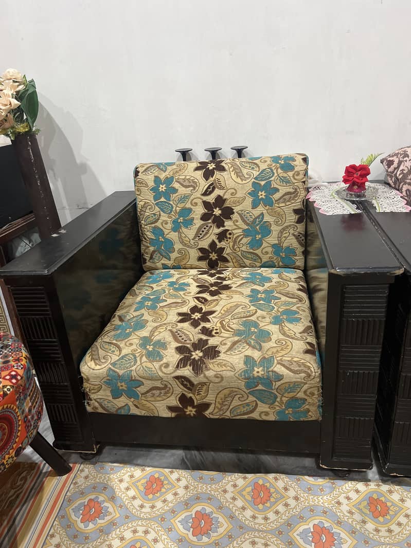 1. sofa 5 seater + 2. Single sofa 4