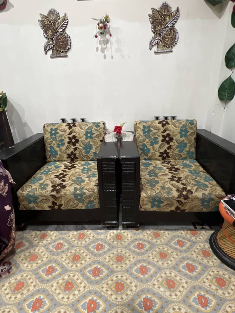 1. sofa 5 seater + 2. Single sofa 5