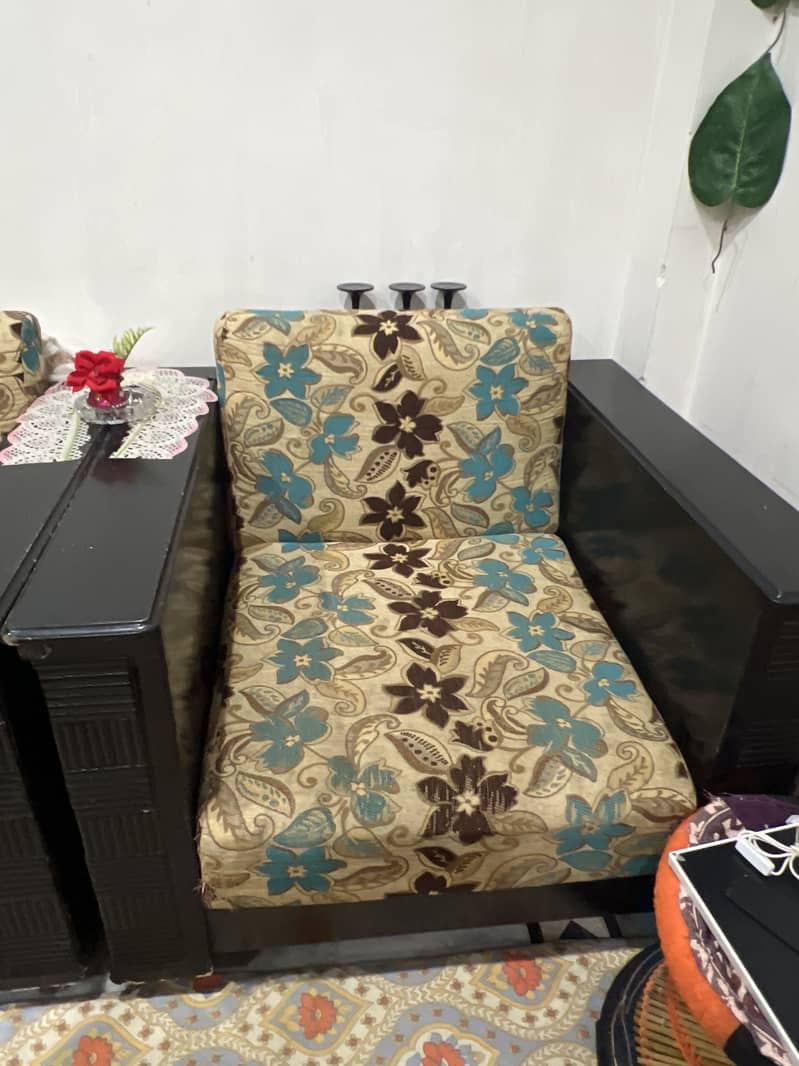 1. sofa 5 seater + 2. Single sofa 6