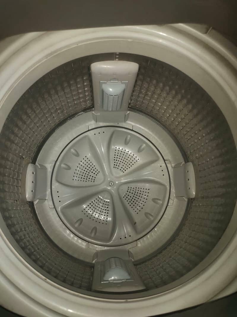 Haier Fully Automatic Top Load Washing Machine - Mint Condition 1