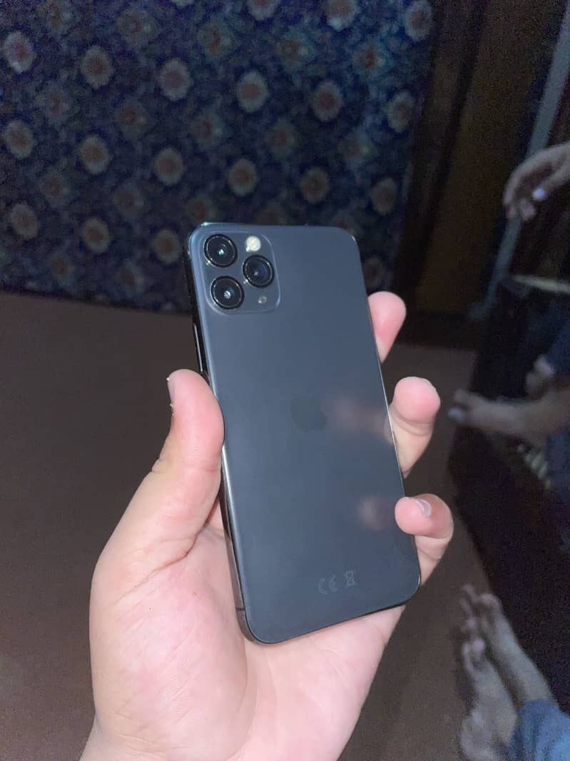 Apple iPhone 11 Pro 4