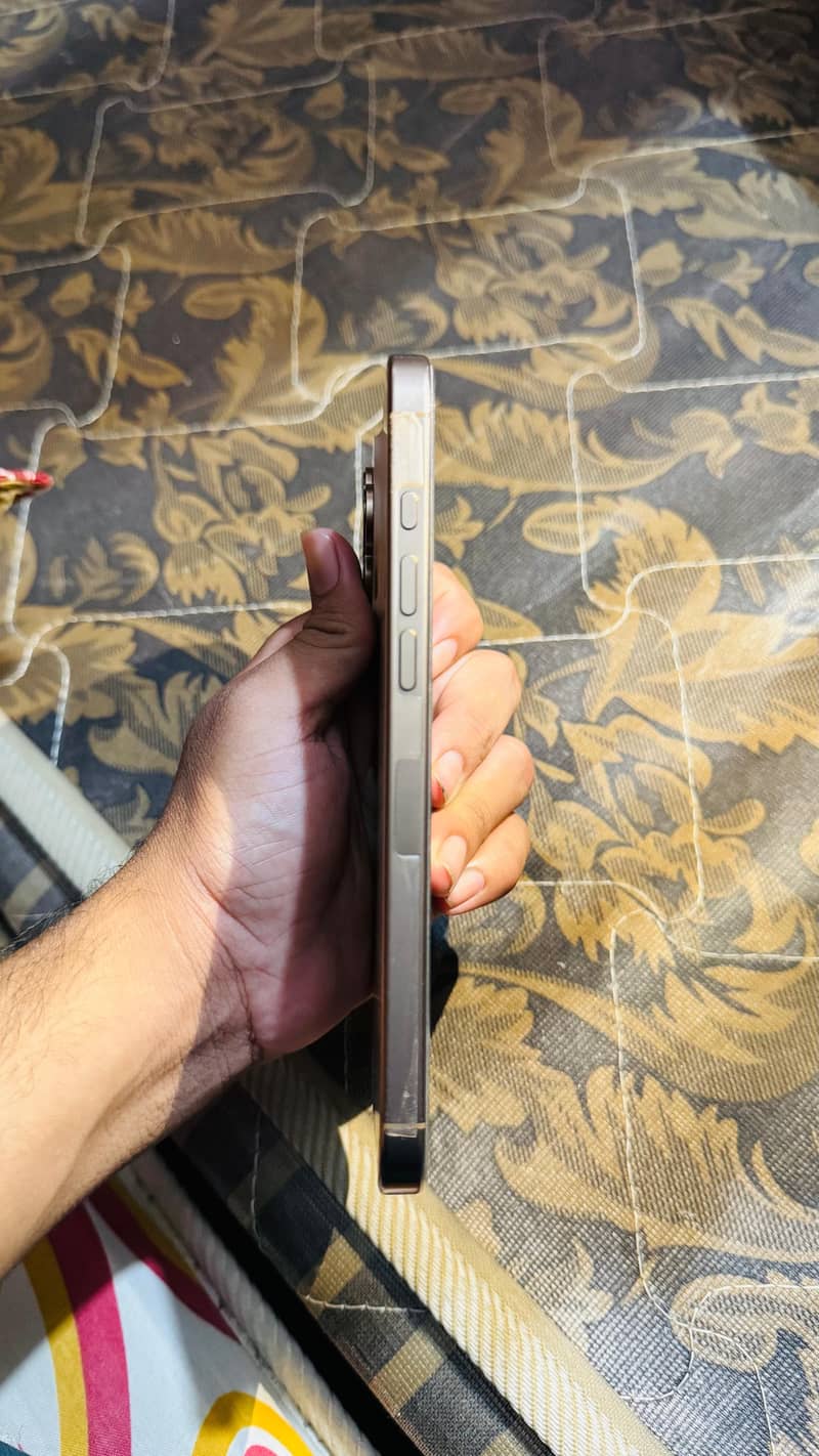 Apple iPhone 16 Pro Max 3