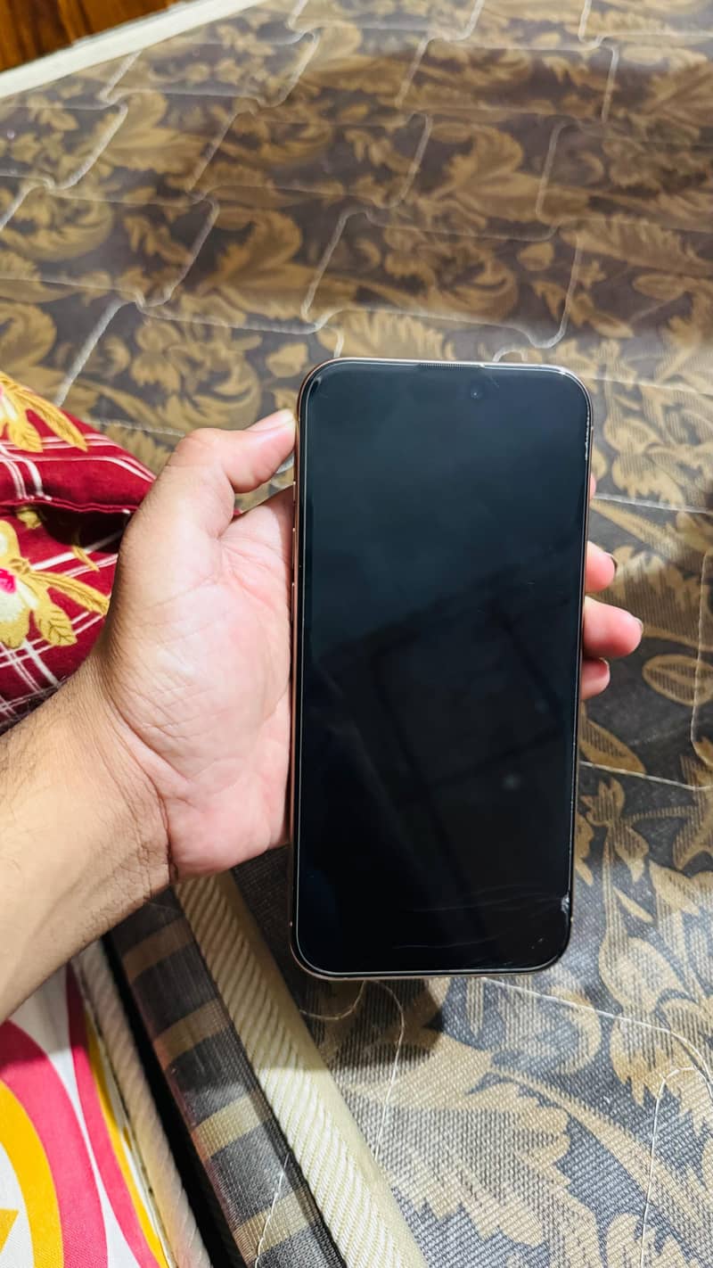 Apple iPhone 16 Pro Max 4