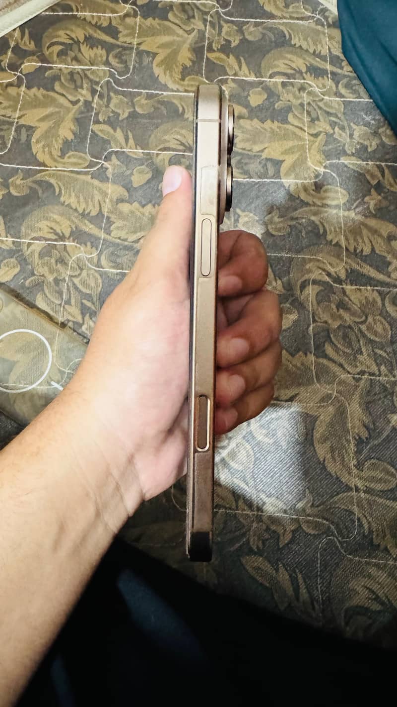 Apple iPhone 16 Pro Max 5