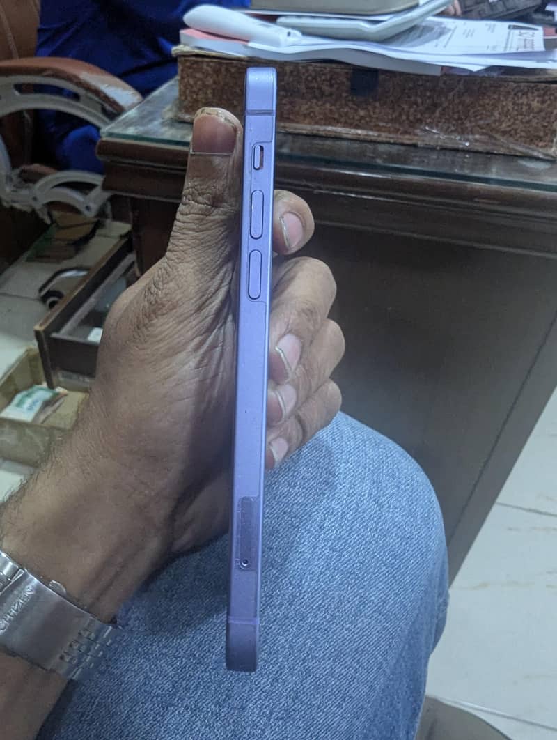 Apple iPhone 12 3