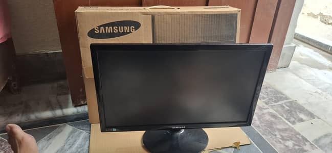 samsung 30 inches led monitor for sale