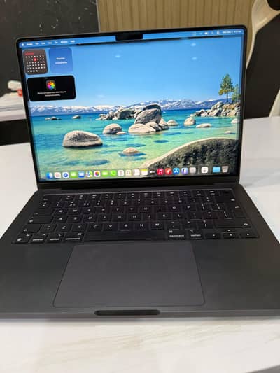 Macbook pro m4 chip 2024 just like new condition 10/10