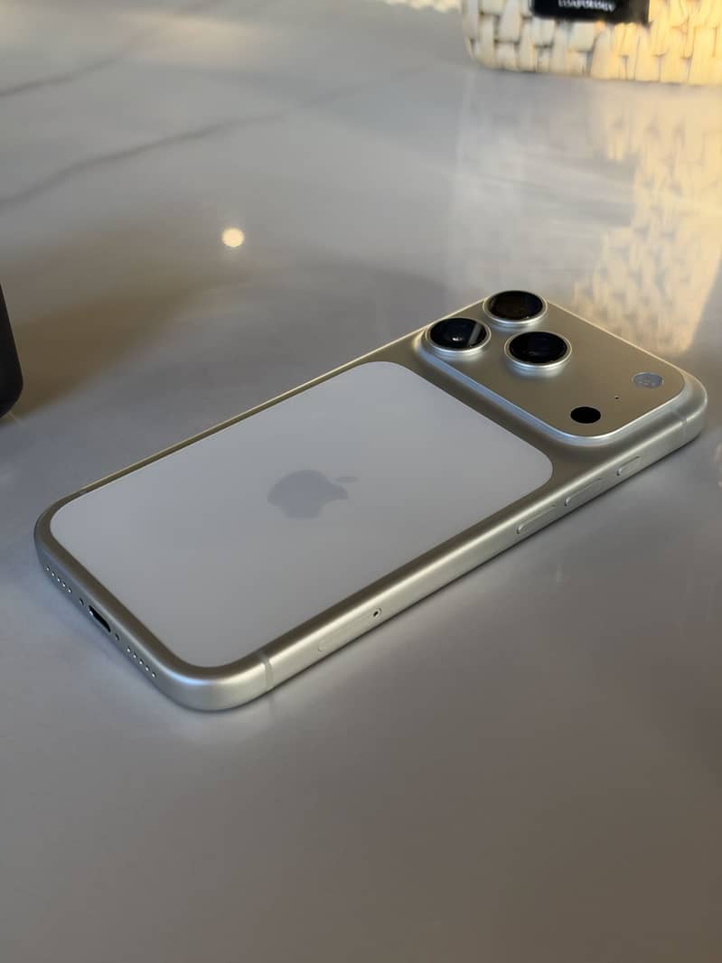 Apple iPhone 17 Pro 0