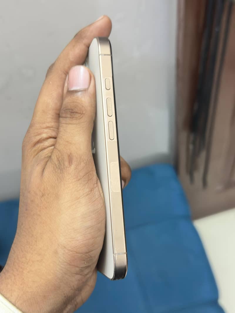 Apple iPhone 16 Pro 3