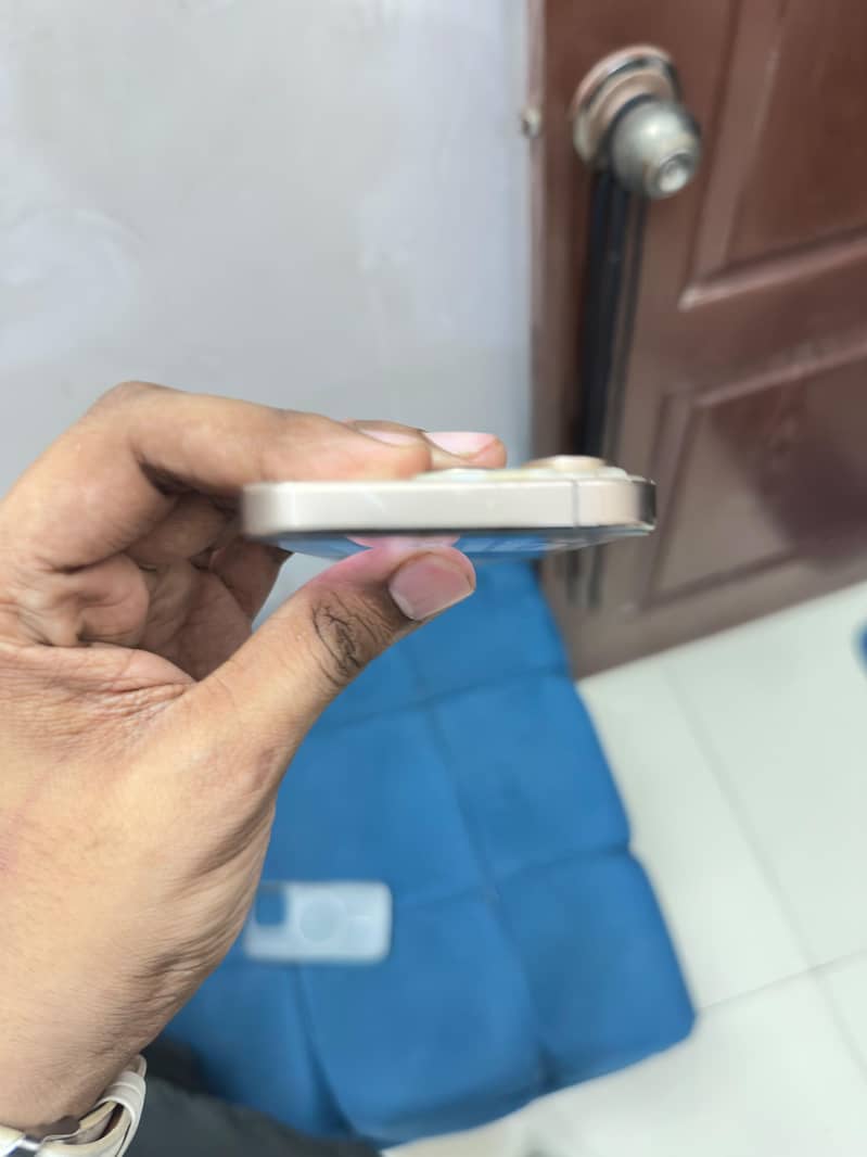 Apple iPhone 16 Pro 4