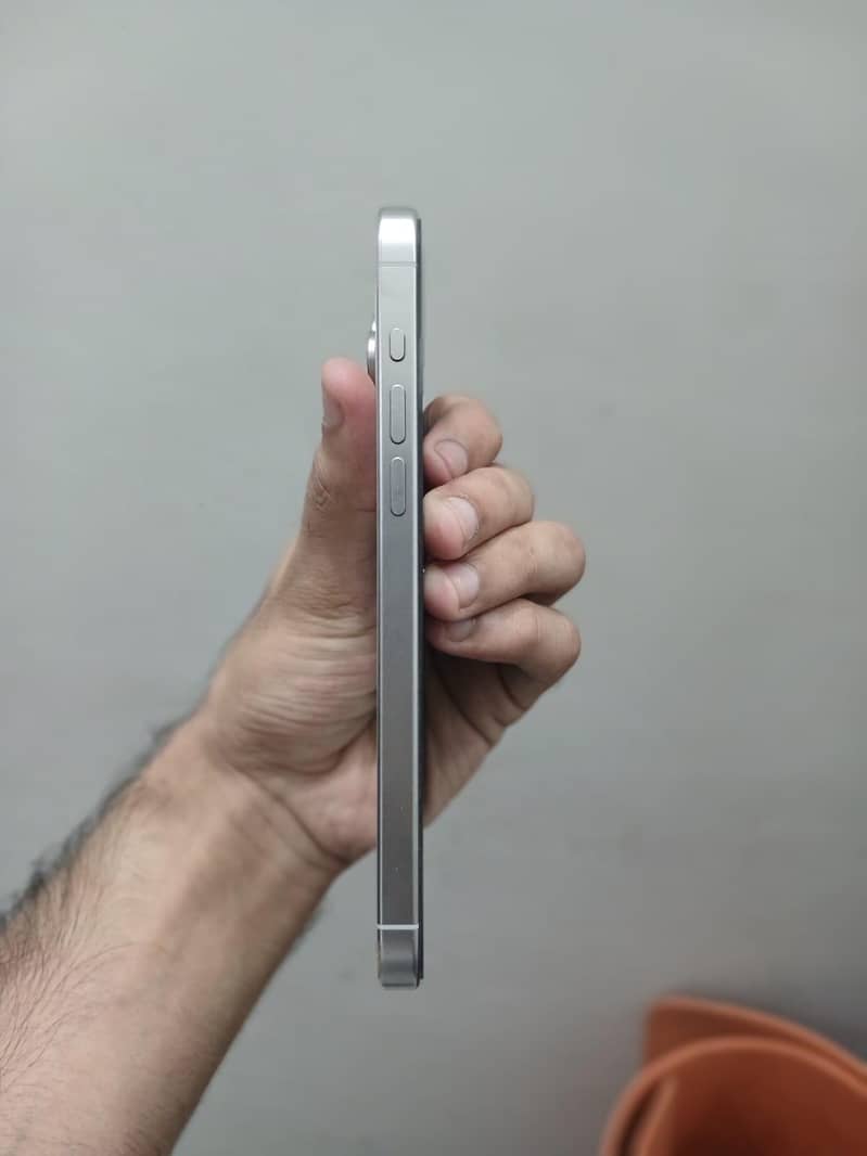 Apple iPhone 15 Pro Max 0