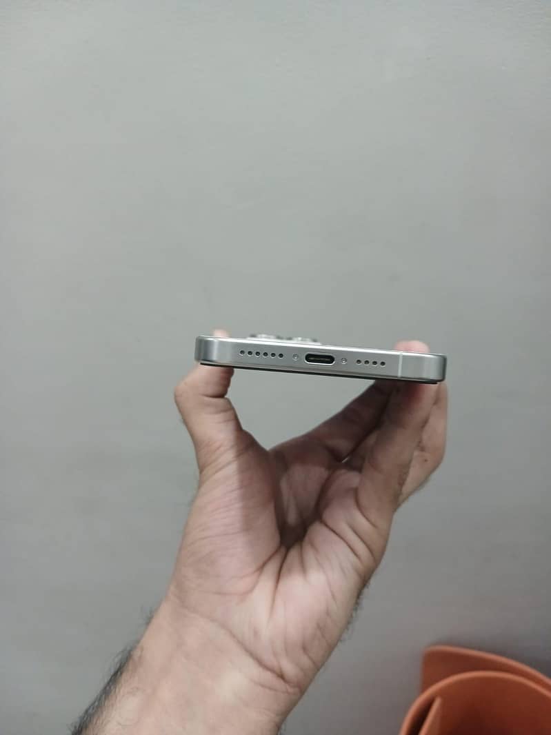 Apple iPhone 15 Pro Max 1