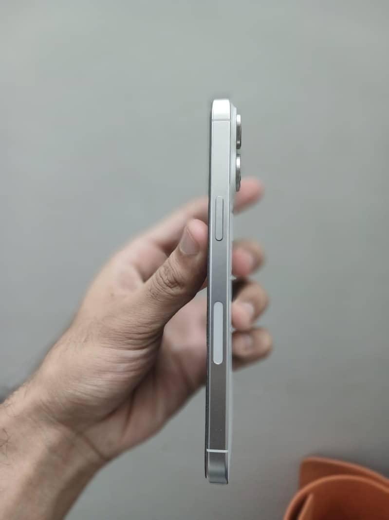 Apple iPhone 15 Pro Max 3