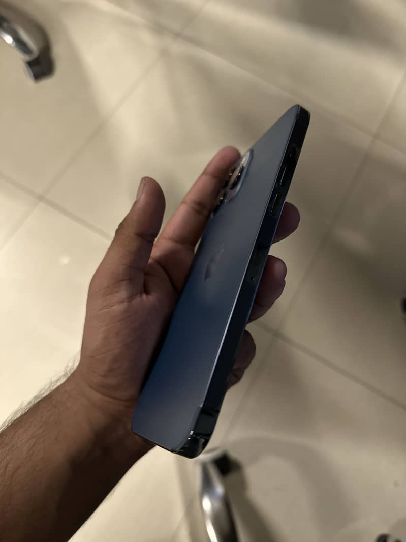 Apple iPhone 12 Pro Max 4
