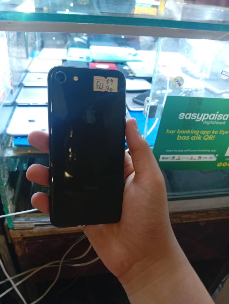 Apple iPhone 8 1