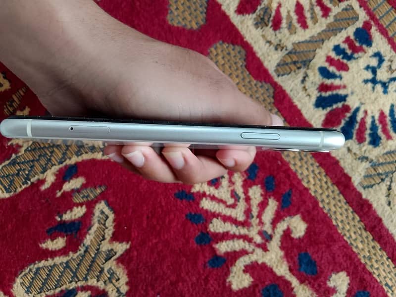 Apple iPhone 11 5