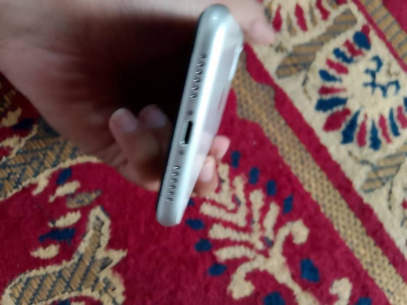 Apple iPhone 11 7