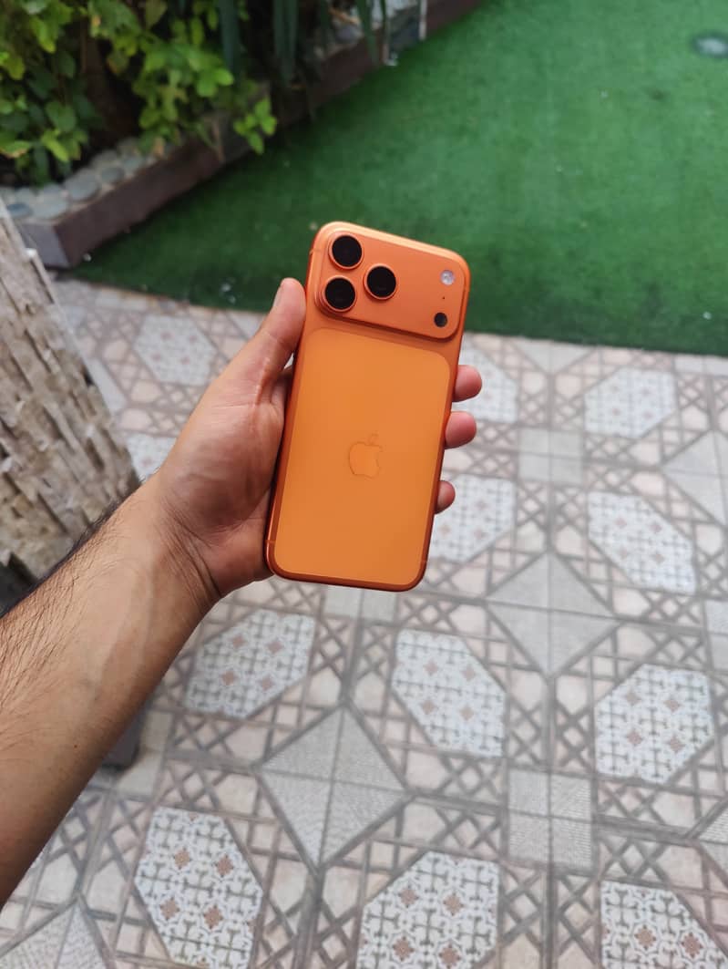 Apple iPhone 17 Pro Max 4