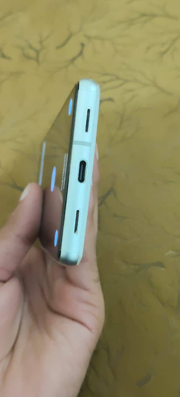 Google Pixel 7a 5