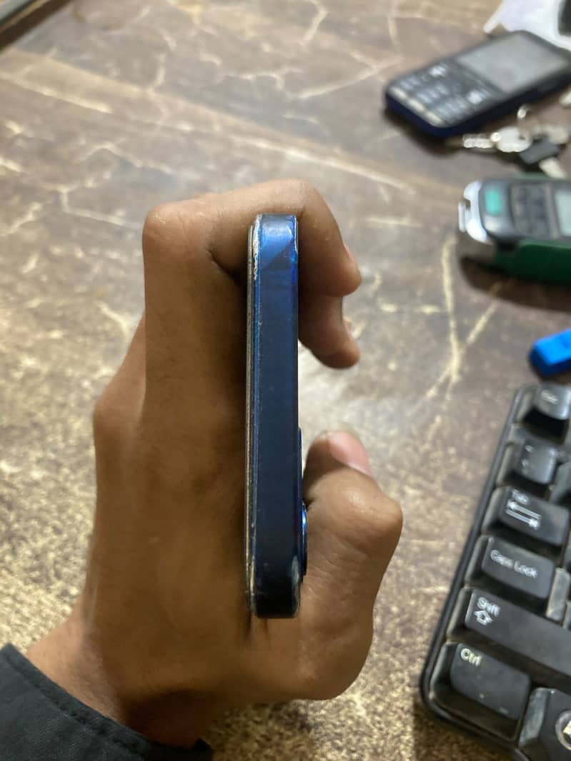 Apple iPhone 12 2