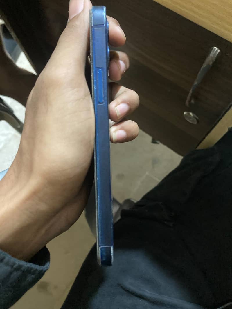 Apple iPhone 12 6