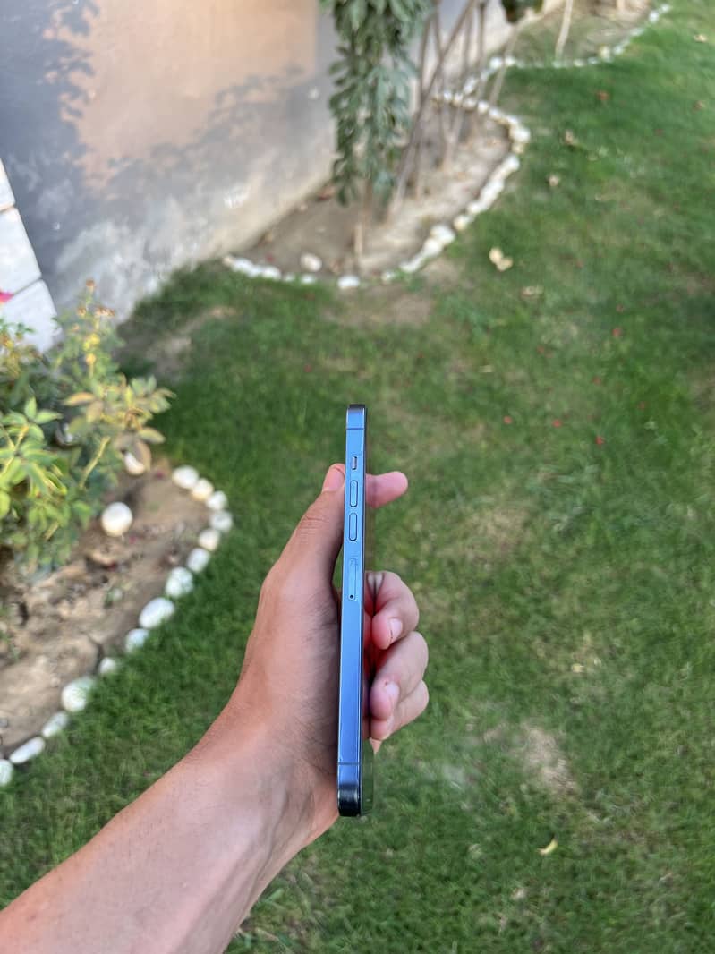 Apple iPhone 13 Pro Max 2