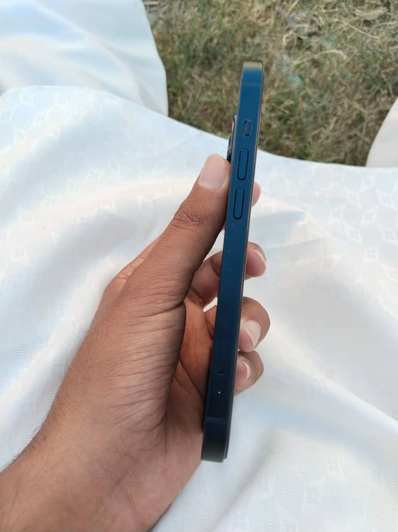 Apple iPhone 13 1