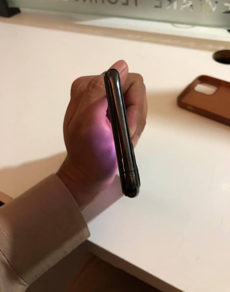 Apple iPhone 11 Pro Max 6