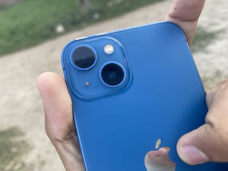 Apple iPhone 13 0