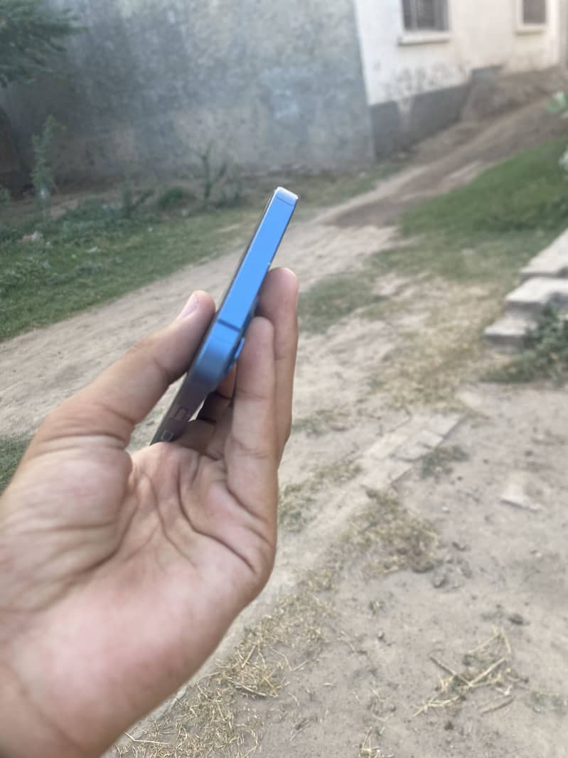 Apple iPhone 13 1