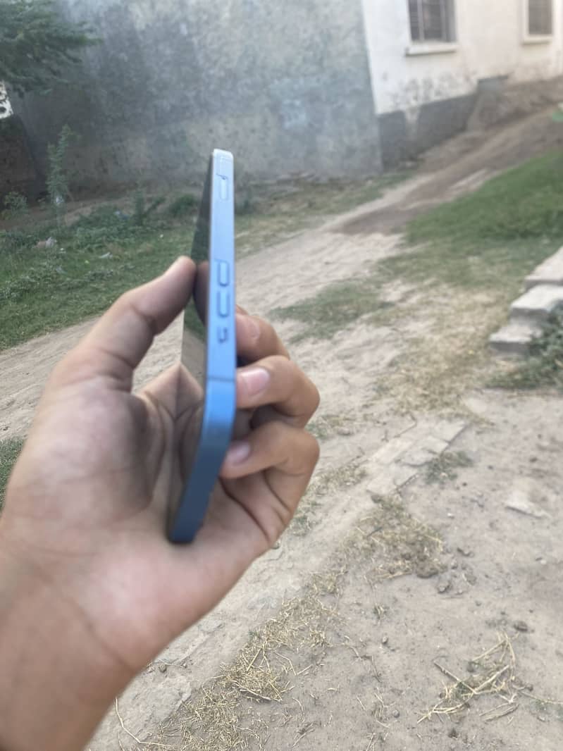 Apple iPhone 13 2