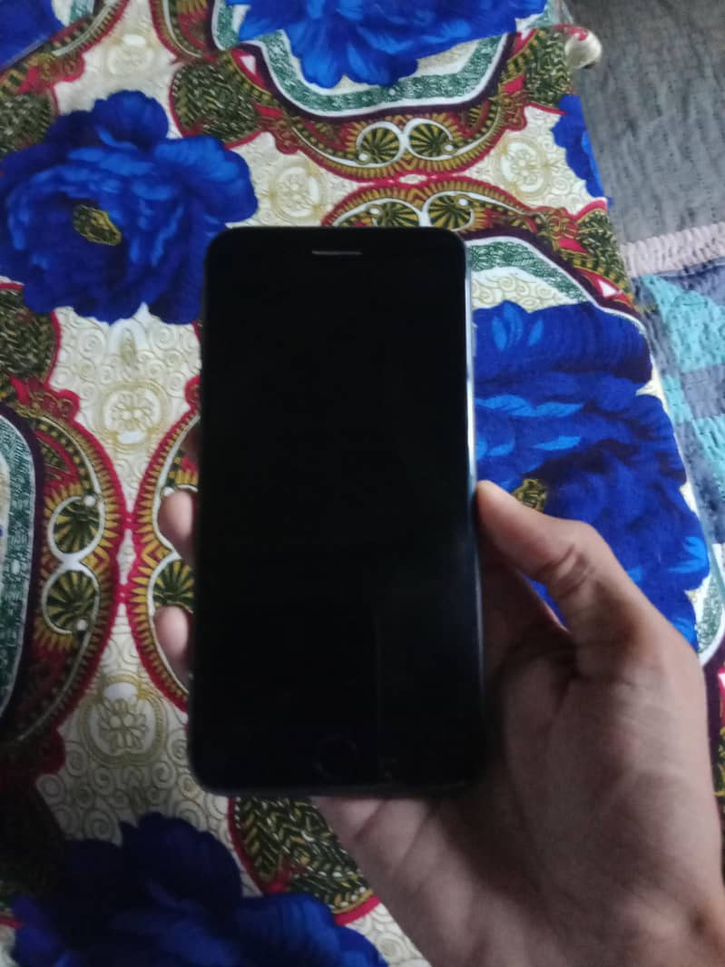 Apple iPhone 8 Plus 1