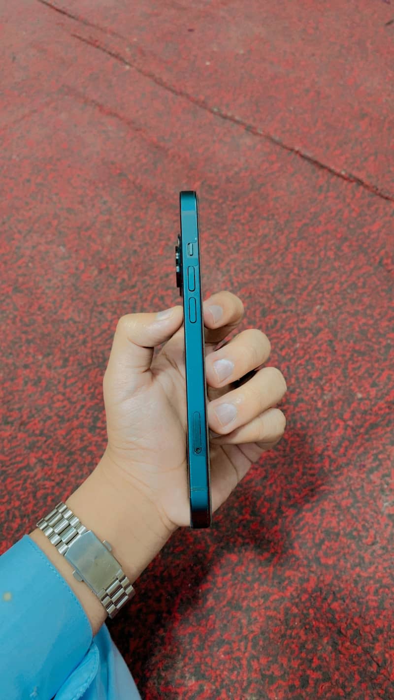 Apple iPhone 13 4