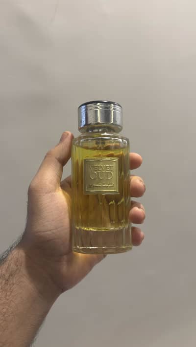 Lattafa Velvet Oud Eau de Parfum, a 100ml unisex