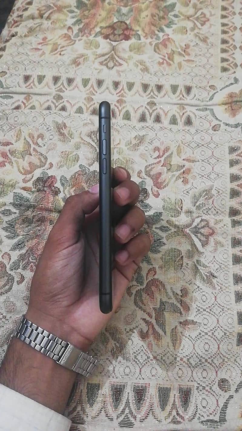 Apple iPhone 11 3