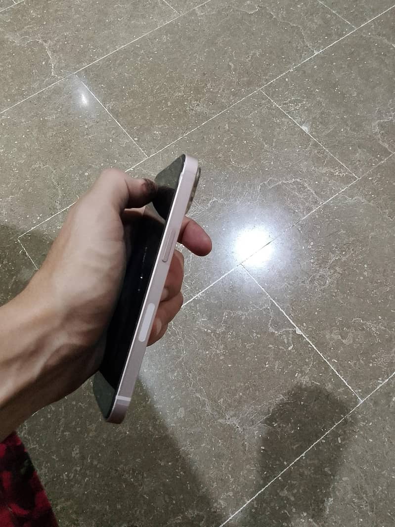 Apple iPhone 13 2