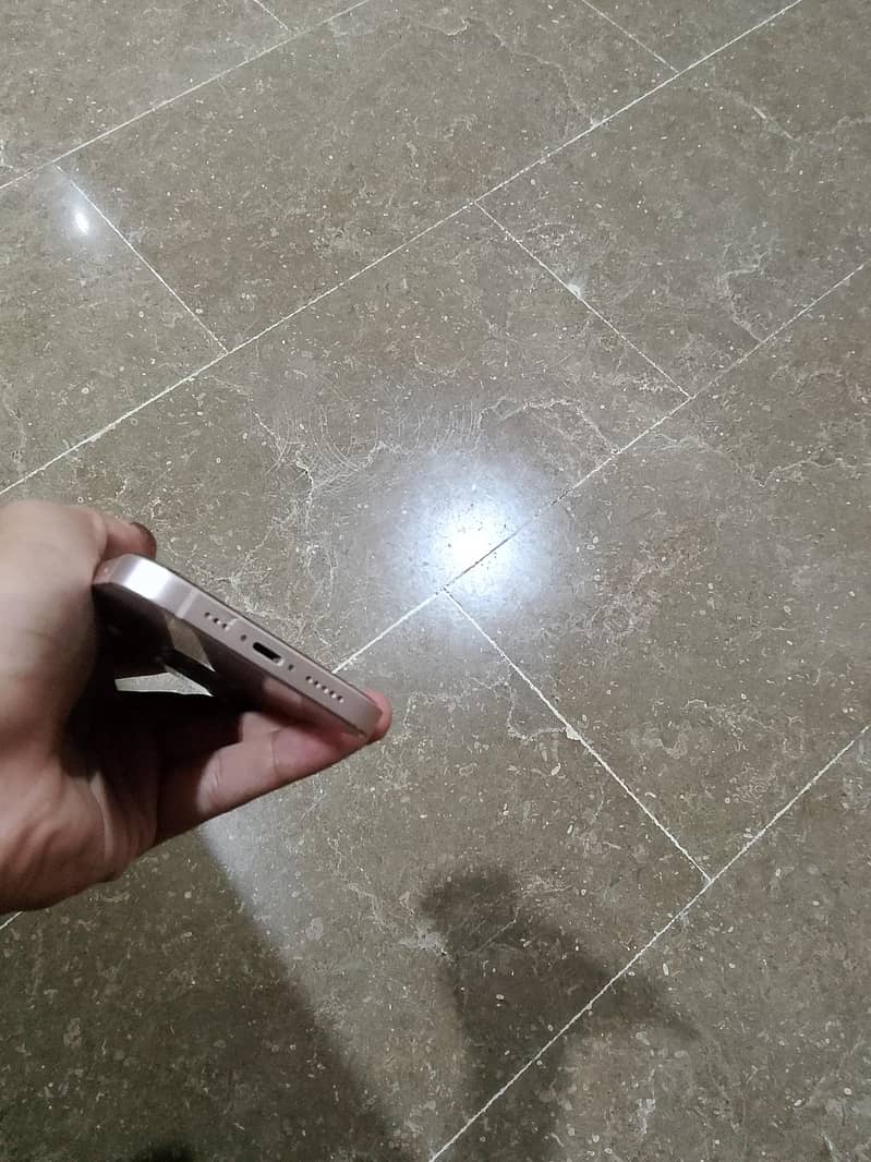 Apple iPhone 13 3