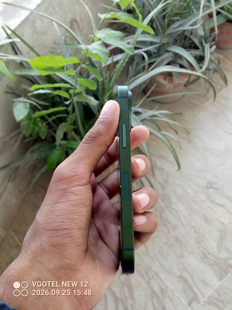 Apple iPhone 13 mini 1